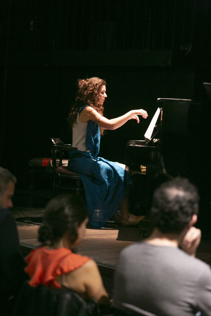 Beatriz Miralles al piano