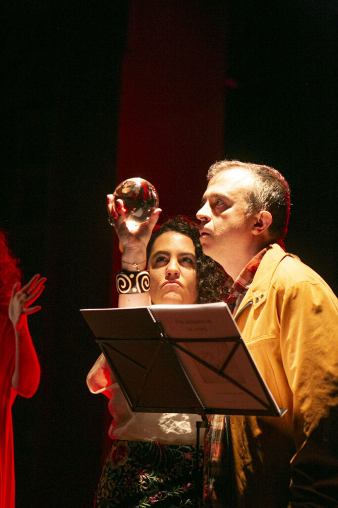 Casandra y el Aedo con la bola de cristal